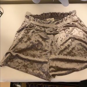 Molly Green velvety shorts (L)